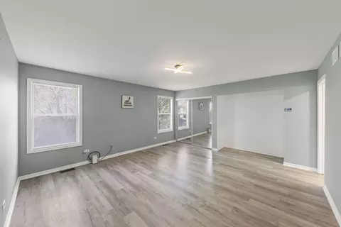 Living - 903 Old Oak Cir, Algonquin, IL 60102 photo 4 of 4