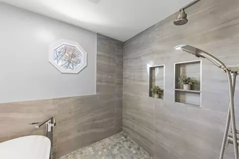 Bath - 903 Old Oak Cir, Algonquin, IL 60102 photo 5 of 7