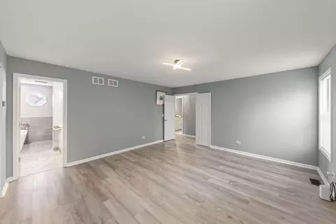 Other - 903 Old Oak Cir, Algonquin, IL 60102 photo 3 of 4