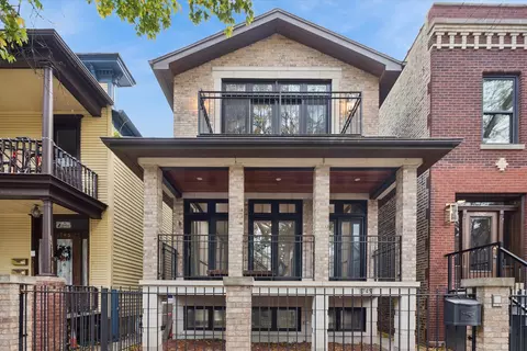 1745 W Cornelia Ave, Chicago, IL 60657