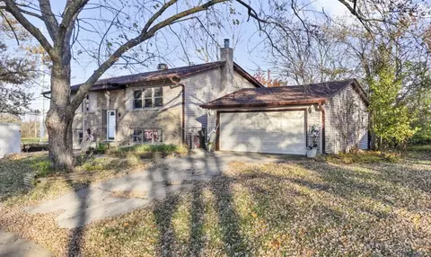 6623 Patton Dr, Woodridge, IL 60517
