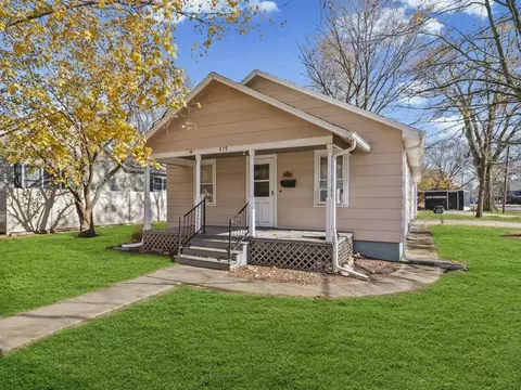 419 S Hamilton St, Monticello, IL 61856