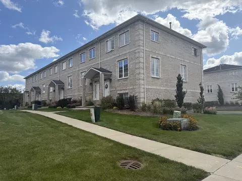 183 N East River Rd #C1, Des Plaines, IL 60016