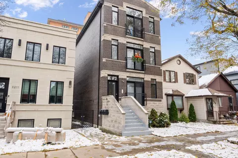 3213 S Wells St #1, Chicago, IL 60616