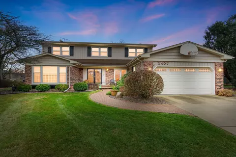 2407 N Hickory Ln, Arlington Heights, IL 60004