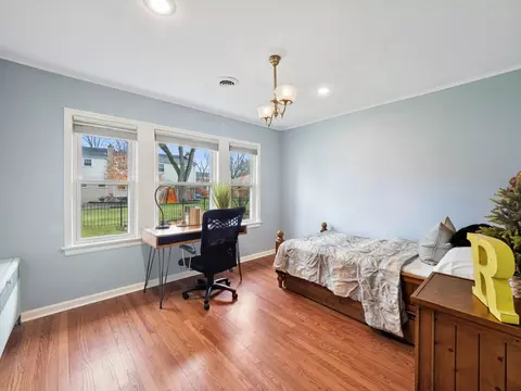 295 Ardmore Rd, Des Plaines, IL 60016 photo 13