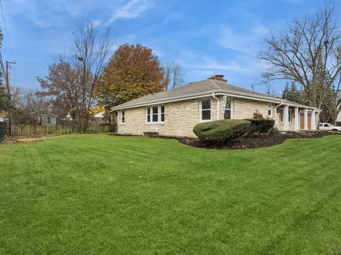 295 Ardmore Rd, Des Plaines, IL 60016 photo 21