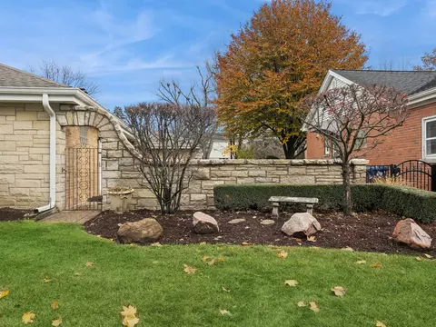 295 Ardmore Rd, Des Plaines, IL 60016 photo 24