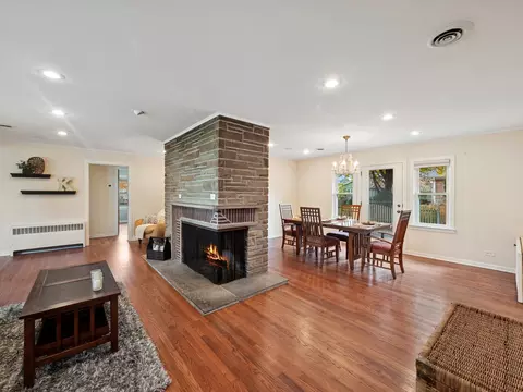295 Ardmore Rd, Des Plaines, IL 60016 photo 6