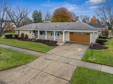 295 Ardmore Rd, Des Plaines, IL 60016