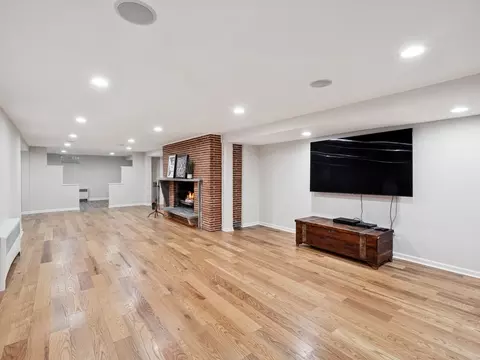 295 Ardmore Rd, Des Plaines, IL 60016 photo 16