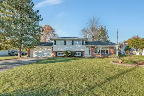24055 S Lakeview Dr, Minooka, IL 60447