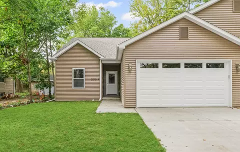 2015 Cureton Dr #A, Urbana, IL 61801