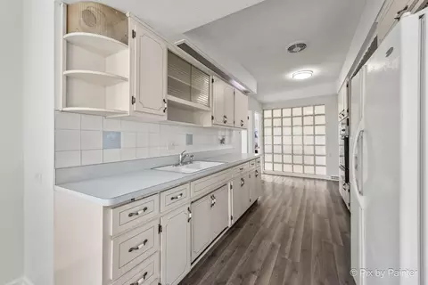 Kitchen - 4343 Amelia Ave, Lyons, IL 60534 photo 2 of 3