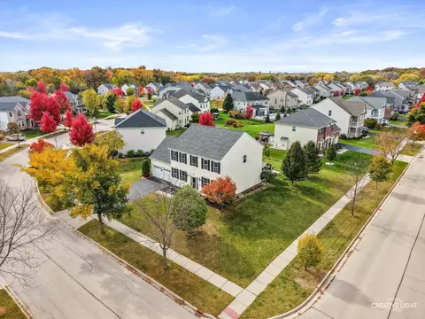 3646 Thornhill Dr, Elgin, IL 60124