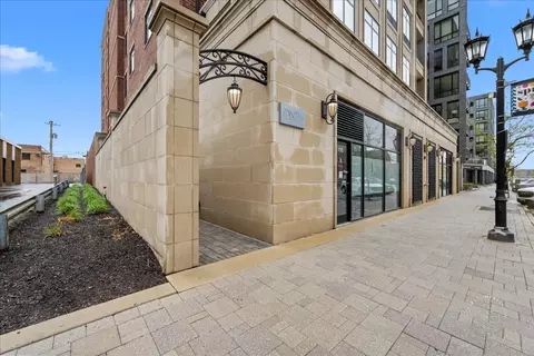 195 N Addison Ave #PH03, Elmhurst, IL 60126