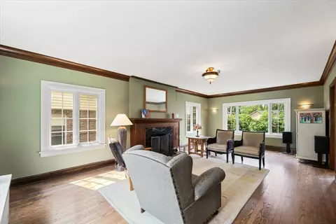 219 E Saint Charles Rd, Elmhurst, IL 60126 photo 5