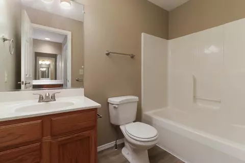 Bath - 230 Parktrail Rd, Normal, IL 61761 photo 1 of 2
