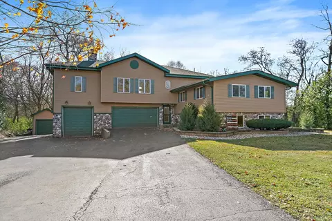 9513 Elm Ln, Crystal Lake, IL 60014