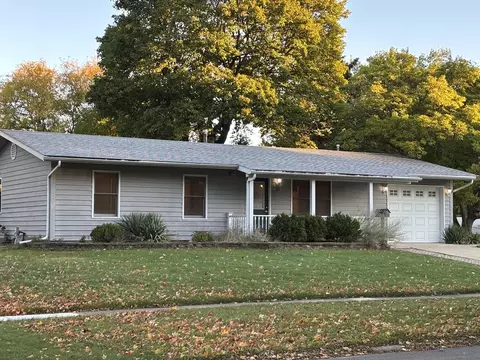 10 Briar Ln, Geneva, IL 60134
