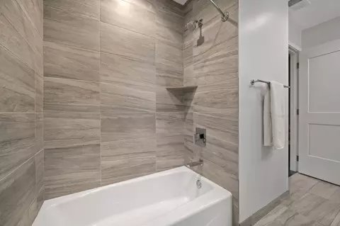 Bath - 232 E 18th St, Chicago, IL 60616 photo 5 of 7