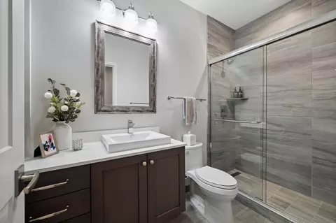 Bath - 232 E 18th St, Chicago, IL 60616 photo 6 of 7