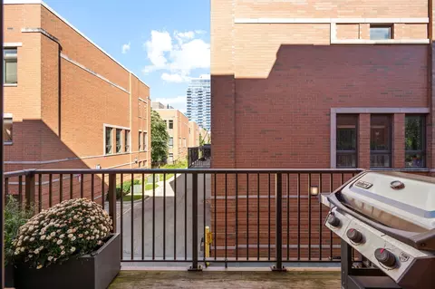 Exterior - 232 E 18th St, Chicago, IL 60616 photo 2 of 3