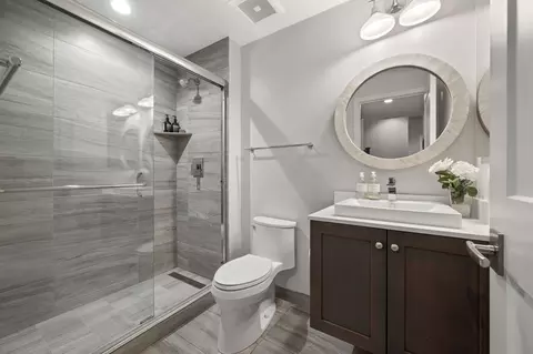 Bath - 232 E 18th St, Chicago, IL 60616 photo 7 of 7