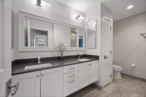 Bath - 232 E 18th St, Chicago, IL 60616 photo 4 of 7