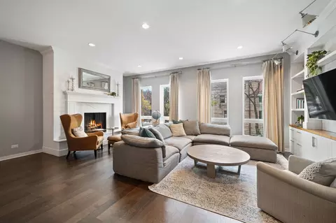 Living - 232 E 18th St, Chicago, IL 60616 photo 1 of 6