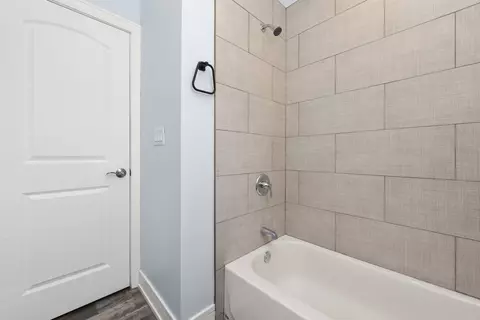Bath - 2510 E 109th St, Chicago, IL 60617 photo 3 of 3