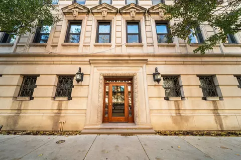 2912 N Commonwealth Ave #1A, Chicago, IL 60657