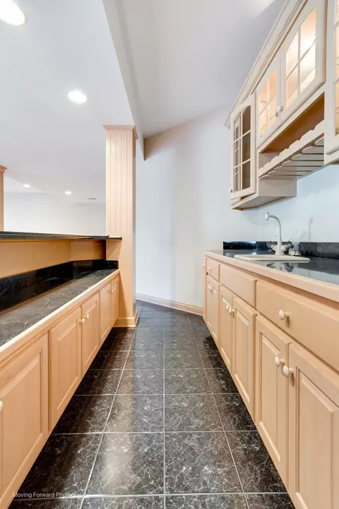 Kitchen - 9370 Cascade Cir, Burr Ridge, IL 60527 photo 4 of 4