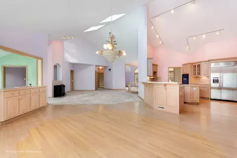 Living - 9370 Cascade Cir, Burr Ridge, IL 60527 photo 4 of 12