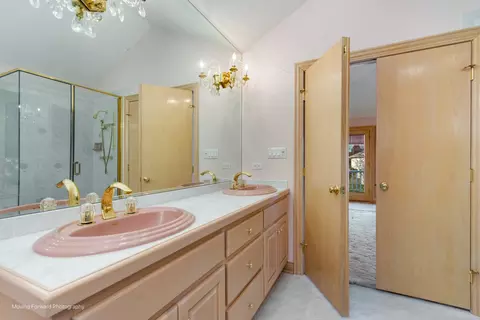Bath - 9370 Cascade Cir, Burr Ridge, IL 60527 photo 1 of 5