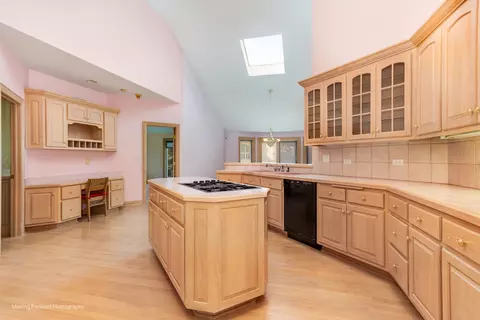 Kitchen - 9370 Cascade Cir, Burr Ridge, IL 60527 photo 2 of 4