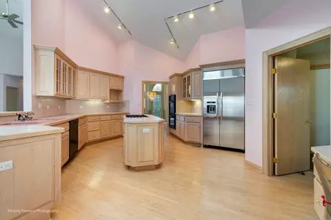 Kitchen - 9370 Cascade Cir, Burr Ridge, IL 60527 photo 1 of 4