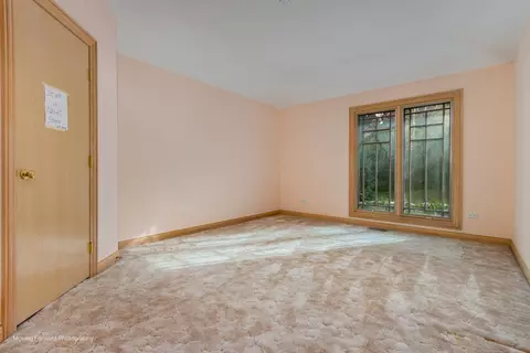 Bedroom - 9370 Cascade Cir, Burr Ridge, IL 60527 photo 4 of 5
