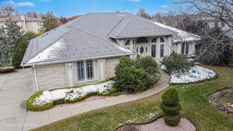 View/Area - 9370 Cascade Cir, Burr Ridge, IL 60527 photo 2 of 4