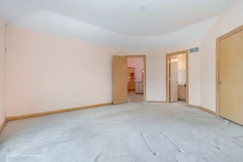 Bedroom - 9370 Cascade Cir, Burr Ridge, IL 60527 photo 3 of 5