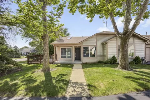 1817 Appaloosa Dr, Naperville, IL 60565