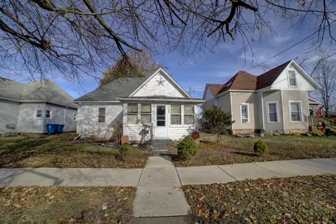 734 E Main St, Hoopeston, IL 60942 photo 1