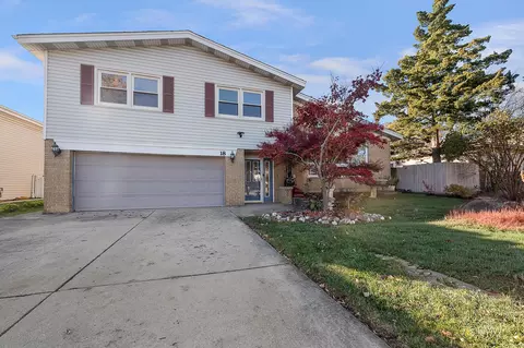 18 S Vista Ave, Addison, IL 60101