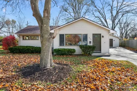 215 Sunset Ter, Crystal Lake, IL 60014