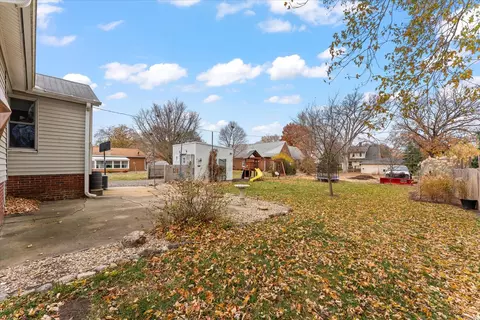 Exterior - 205 E South St, Mansfield, IL 61854 photo 7 of 9