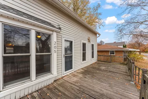 Exterior - 205 E South St, Mansfield, IL 61854 photo 2 of 9