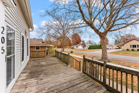 Exterior - 205 E South St, Mansfield, IL 61854 photo 3 of 9