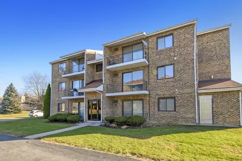 7335 W 157th St #2B, Orland Park, IL 60462