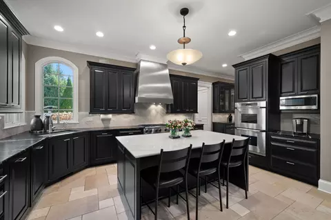 Kitchen - 677 Greenleaf Ave, Glencoe, IL 60022 photo 2 of 3