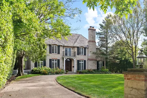 Exterior - 677 Greenleaf Ave, Glencoe, IL 60022 photo 4 of 9